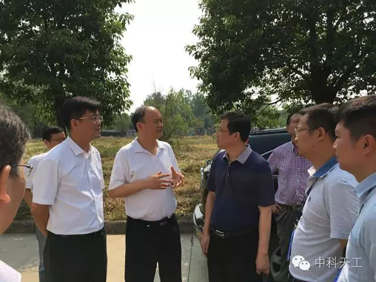 武漢市科技局領(lǐng)導蒞臨中科天工智能裝備孵化器視察指導03.jpg